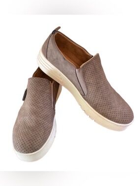 Cushionaire Nissa Memory Foam Taupe SZ 8 Modern Chic Perforated Slip On Sneakers